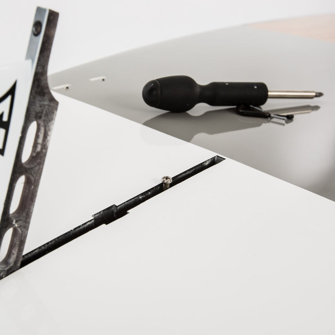 SCREW AND PLATE FOR CENTRAL FIN (HARD PADDLE BOARD) - Taiga Board